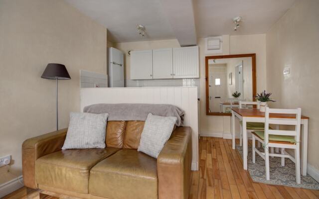 The Shop Cotswold Apartment Sleeps 2