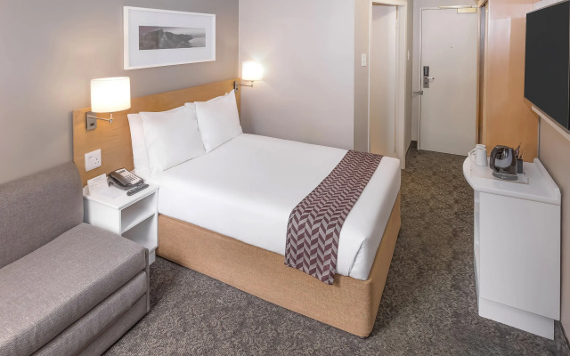 StayEasy Century City