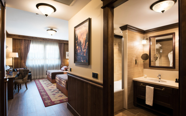 PortAventura Hotel Colorado Creek - Includes unlimited access to PortAventura Park & 1 access to Ferrari Land