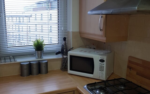 Executive Open Plan Apartment in Leith