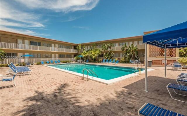Lovely Little Studio With Pool, Hallandale Beach:)