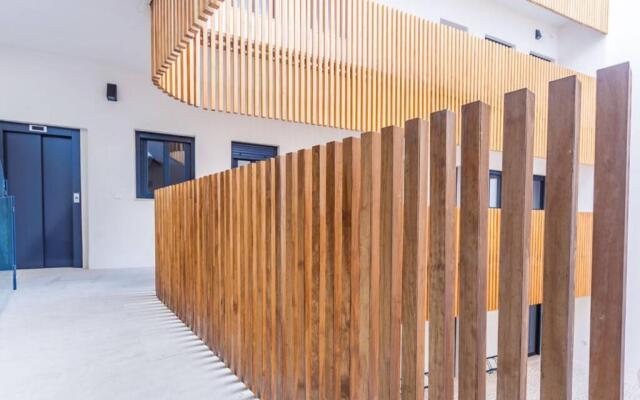 Pop Art, 2BD ground Central Apartment