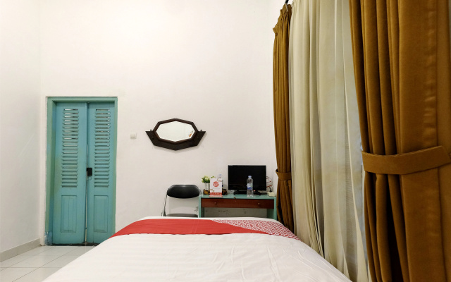 OYO 244 Griya Cemara Homestay