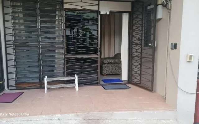 Cosy 2 bedroom unit with pool,Wifi parking