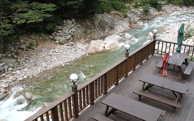 Yangyanggwangmyeong Family Pension