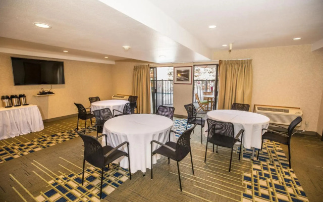 Maple Tree Inn