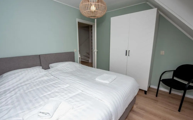 Spacious Holiday Home With Private Jetty