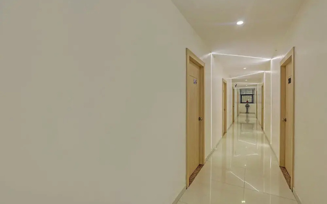 Fabhotel Blue Moon