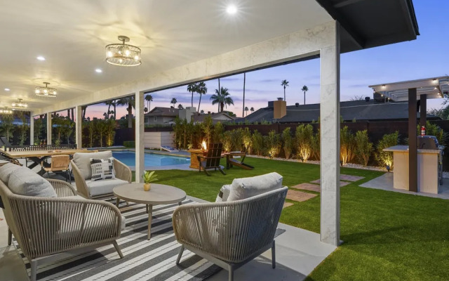 Valley View Chic Home w Backyard Oasis