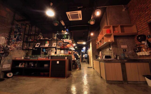 Cube Bed Station - Hostel
