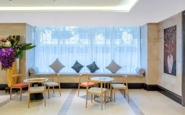 Foshan Shunde Carnival Hotel (Shunlian Plaza Jinlong Subway Station)