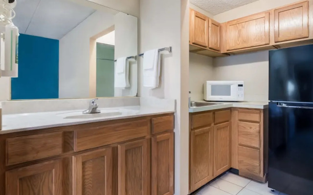 1 Life Studio and Suites