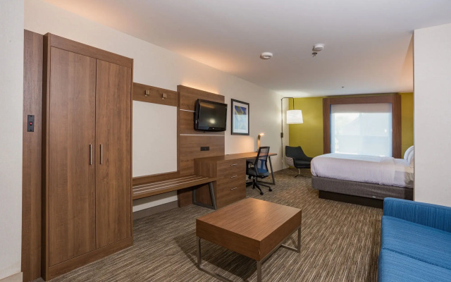 Holiday Inn Express Hotel & Suites Swansea by IHG