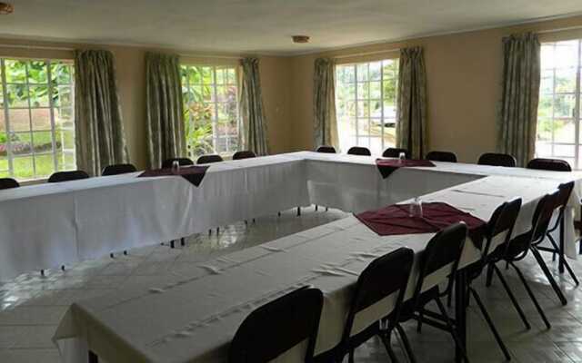 Palm Valley Lodge