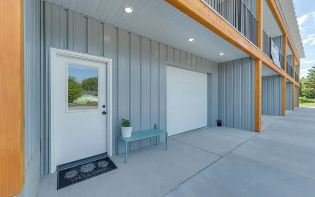 Modern Apt - 7 Mi to St. Anthony Sand Dunes!