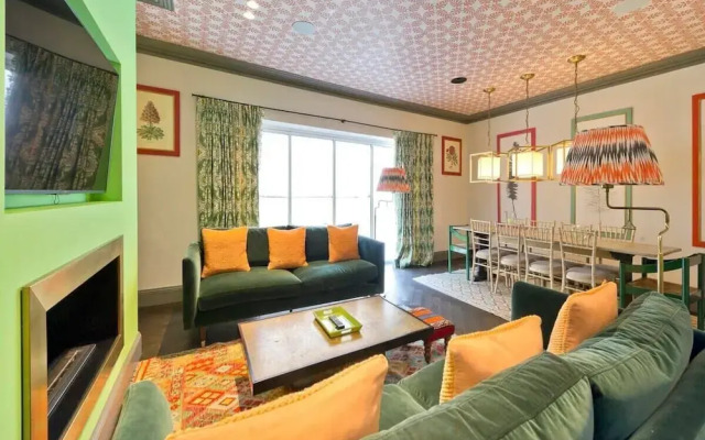 Colourful 3 Bed Kensington Garden Flat