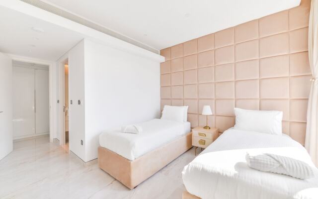 Luxury 2BR plus maids room in Bluewaters