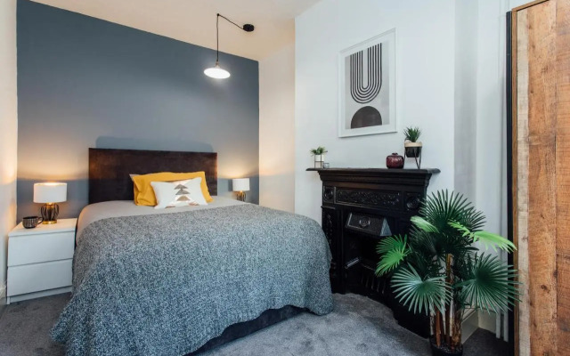 Beautifully Finished Spacious House!