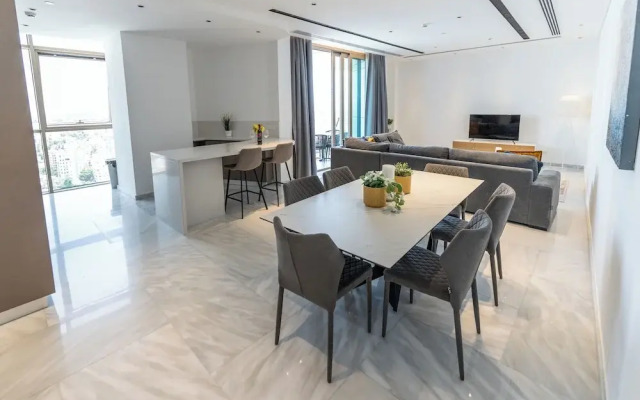WealthyStays Skyhigh Central