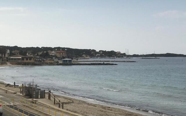 T2 les pieds dans l eau Vue Mer