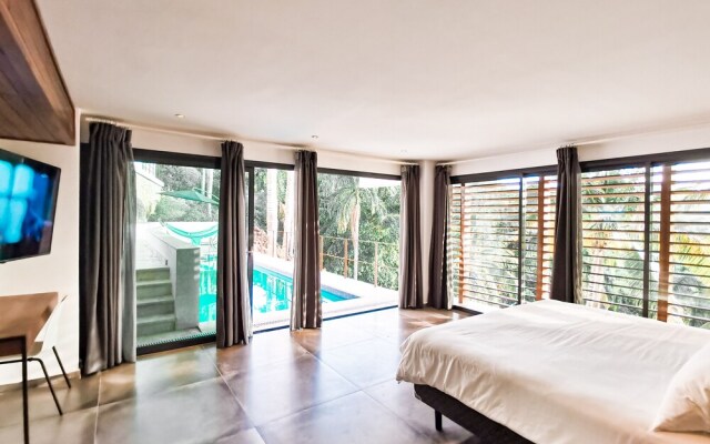 Modern 7 Bedrooms Villa on Private Beach Access