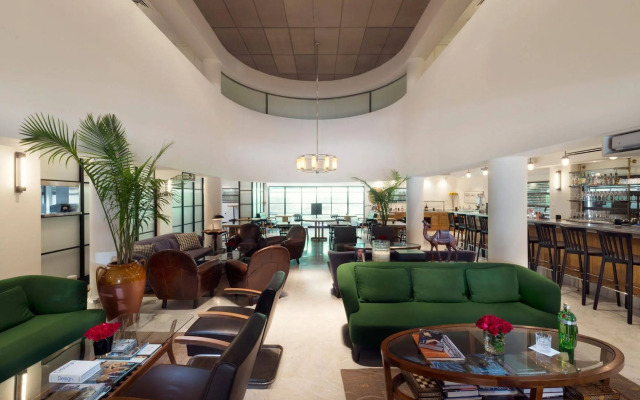 Lily & Bloom Hotel