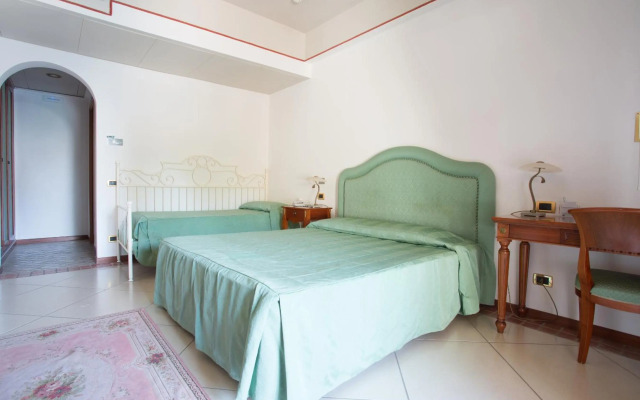 Hotel Tritone