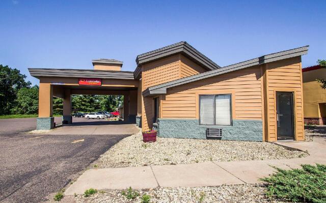 Econo Lodge Inn & Suites Menomonie