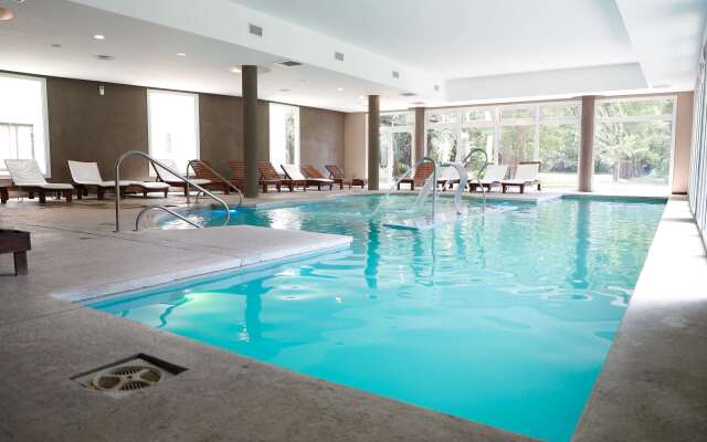 Howard Johnson by Wyndham Escobar Hotel