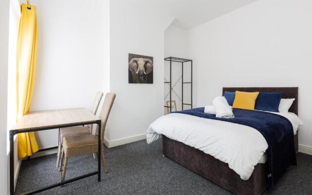 Clayton House - Spacious home near Etihad Stadium