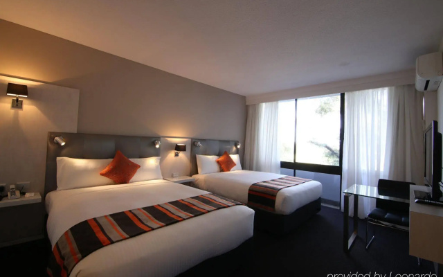 Holiday Inn Warwick Farm by IHG