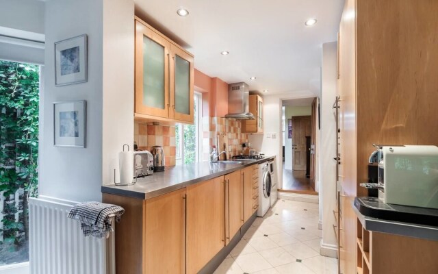 Fabulous Large and Quirky 4 Bedroom House