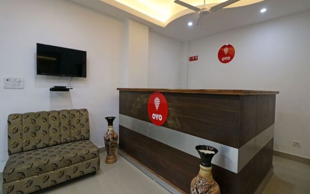OYO 9915 Petals Inn