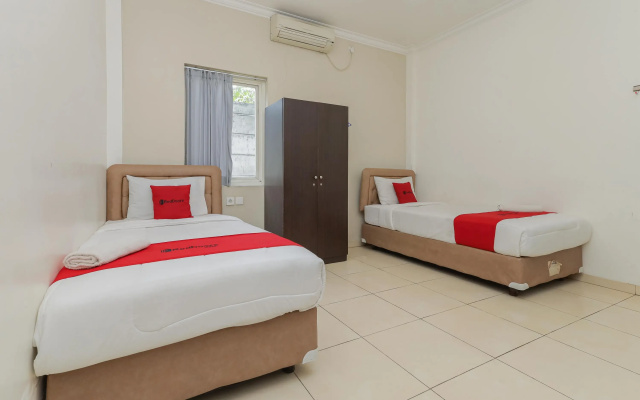 RedDoorz near Juanda Airport T1