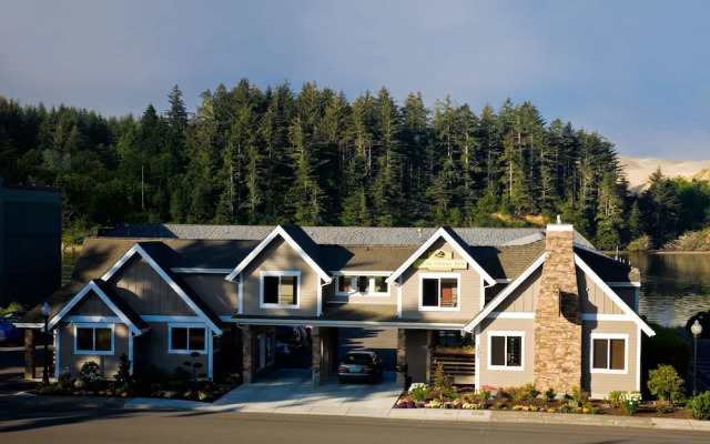 River House Inn, a Baymont by Wyndham