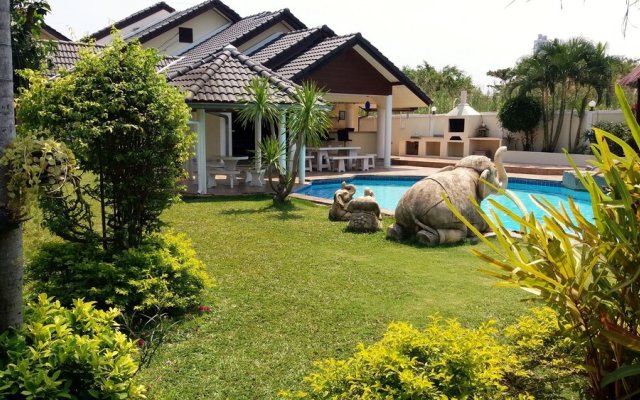 Baan Laksee Pool Villa