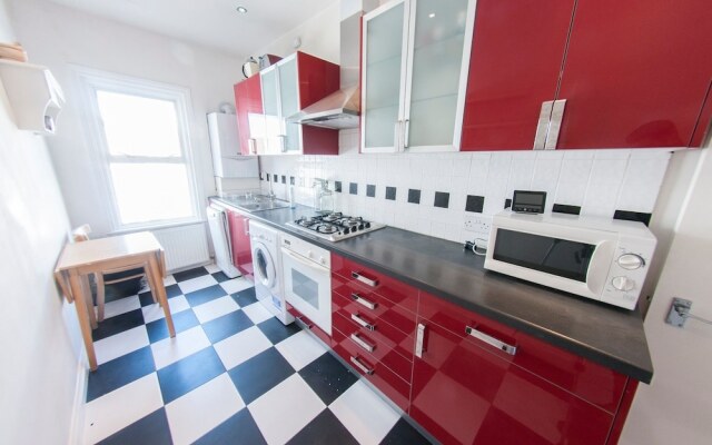 Bright, Spacious 1BR Flat for 2 in Walham