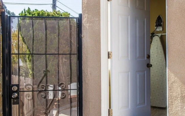 Charming Studio in Hayward