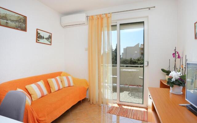 Apartments by the sea Makarska - 13222