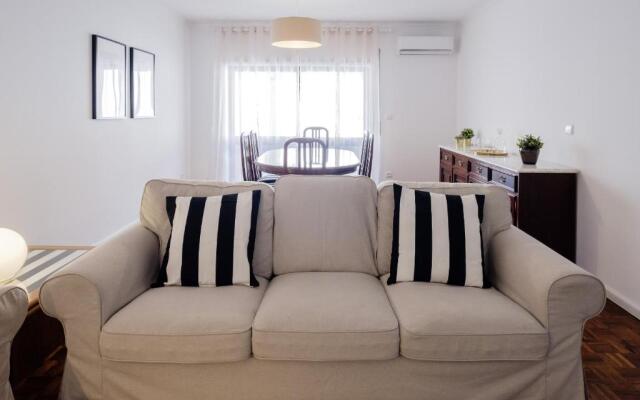 Music House 3 bedroom Apt w garage