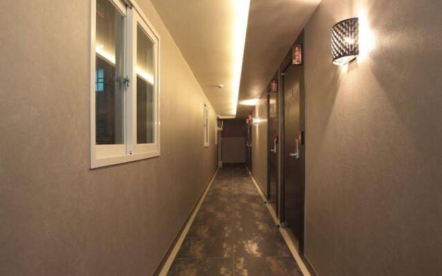 Art 1 Hotel