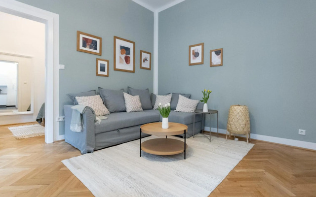 Apartment with balcony - trendy neighborhood