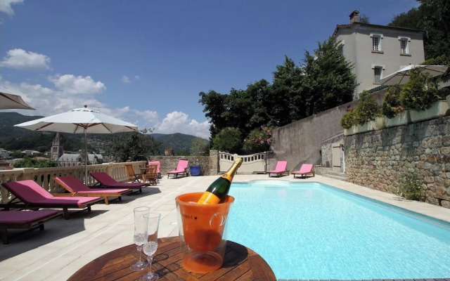 Villa Aimee Luxury Apartments With Heated Pool