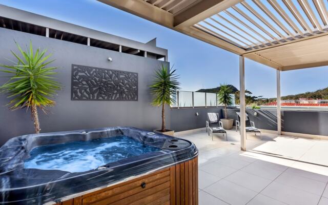 Aura 13 - Shoal Bay