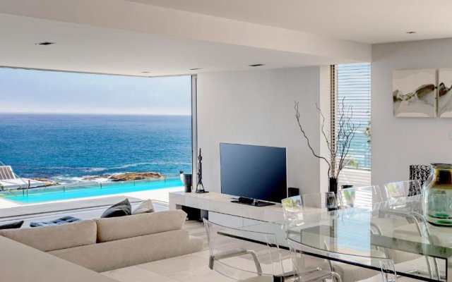 Blue Views Penthouse Beachfront Apartments