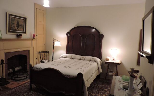 The Noon-Collins Inn