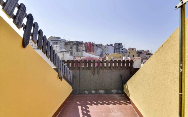 Amazing 3 Bdr Apartment w Lisbon View in Santos, Lisbon