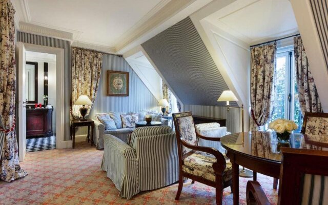 Le Dokhan’s Paris Arc de Triomphe, a Tribute Portfolio Hotel