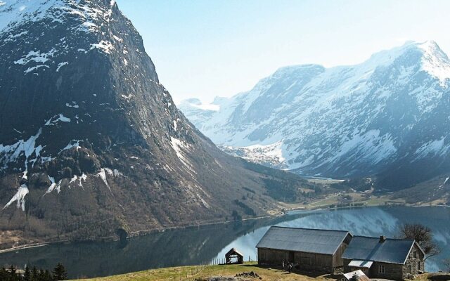 10 Person Holiday Home in Oppstryn