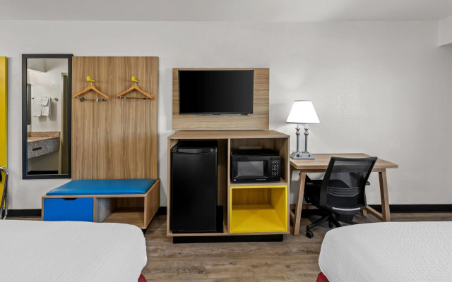 Days Inn by Wyndham Independence